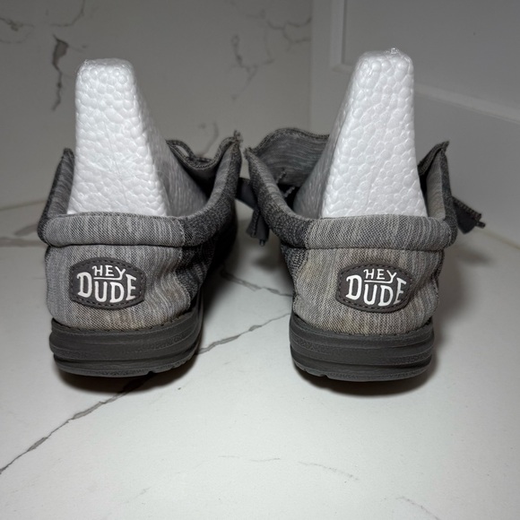 Hey Dude’s Men’s size 7 - Picture 2 of 6